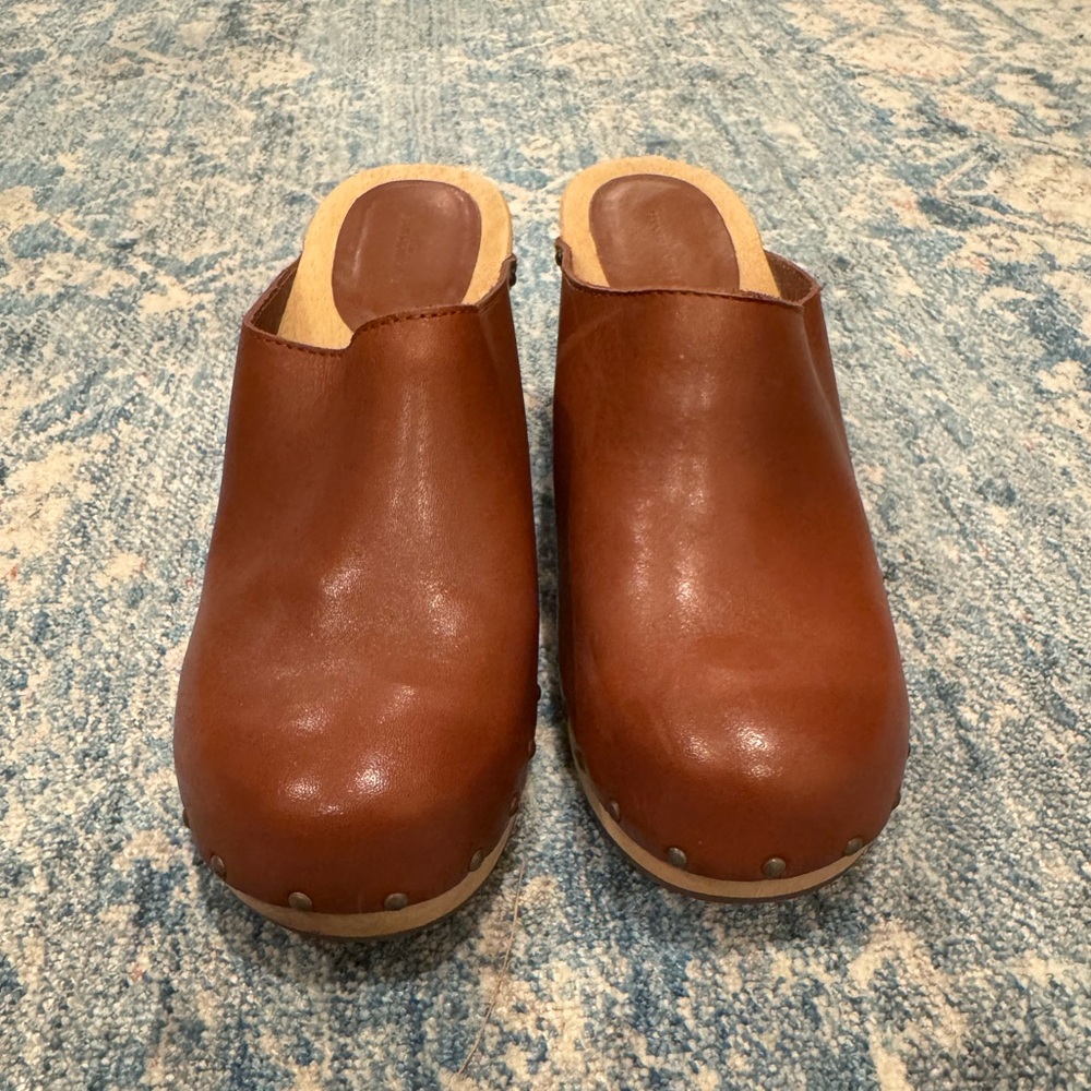 LL Bean Signature Brown Leather wooden clogs